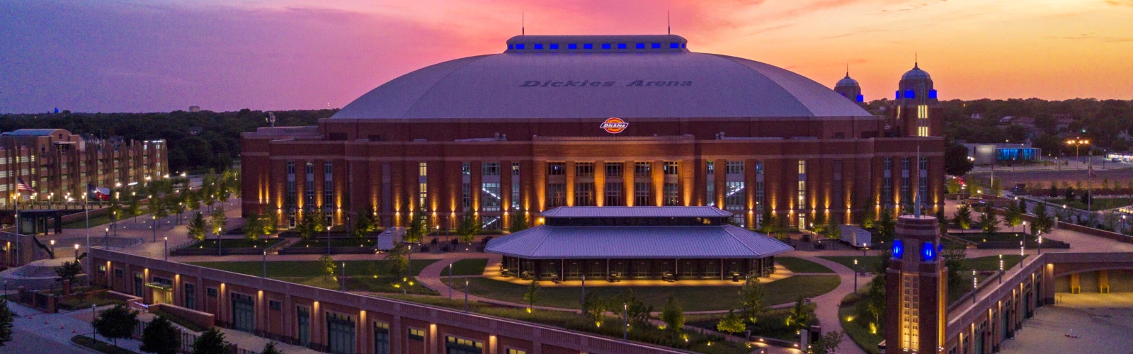 Walk to the Show: Hotels Closest to Dickies Arena in Fort Worth
