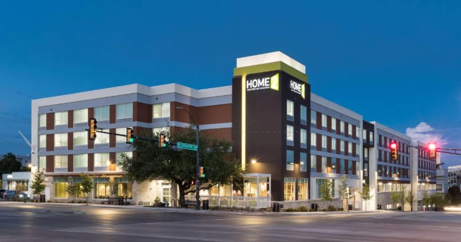 Mejores hoteles cerca de Dickies Arena, Fort Worth. Quédate cerca de la acción.